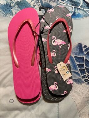 Time and Tru Pink Flamingo Print Flip Flops - Pink and Black